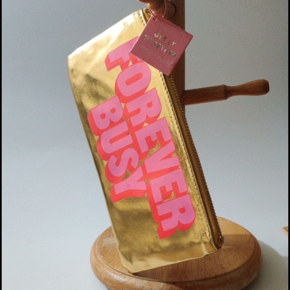 Forever Busy Clutch‎